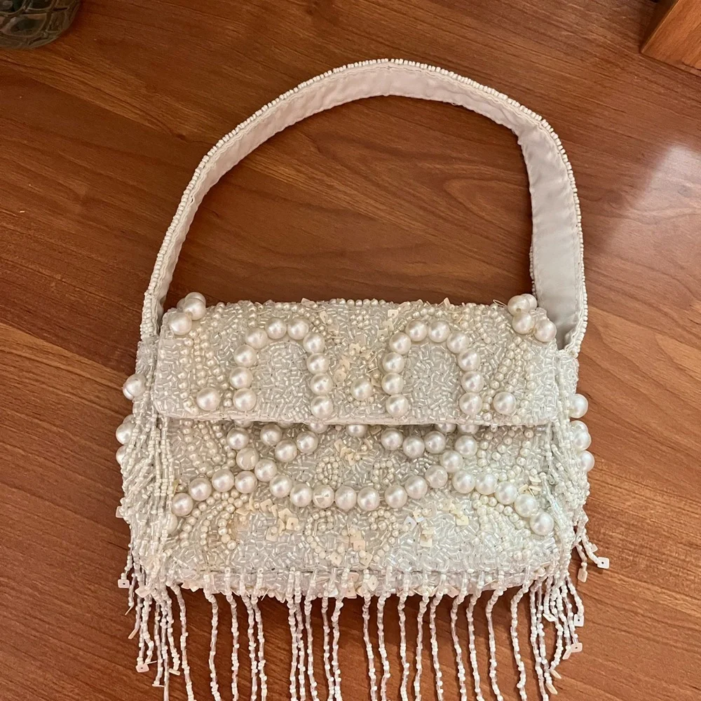 Elegant Pearl-Embellished Cream Handbag - Picture 2 of 6